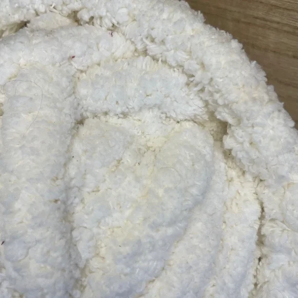NWT Yarnspirations BERNAT Blanket BIG Vintage white 32 yards yarn knit jumbo 7 - Picture 5 of 6